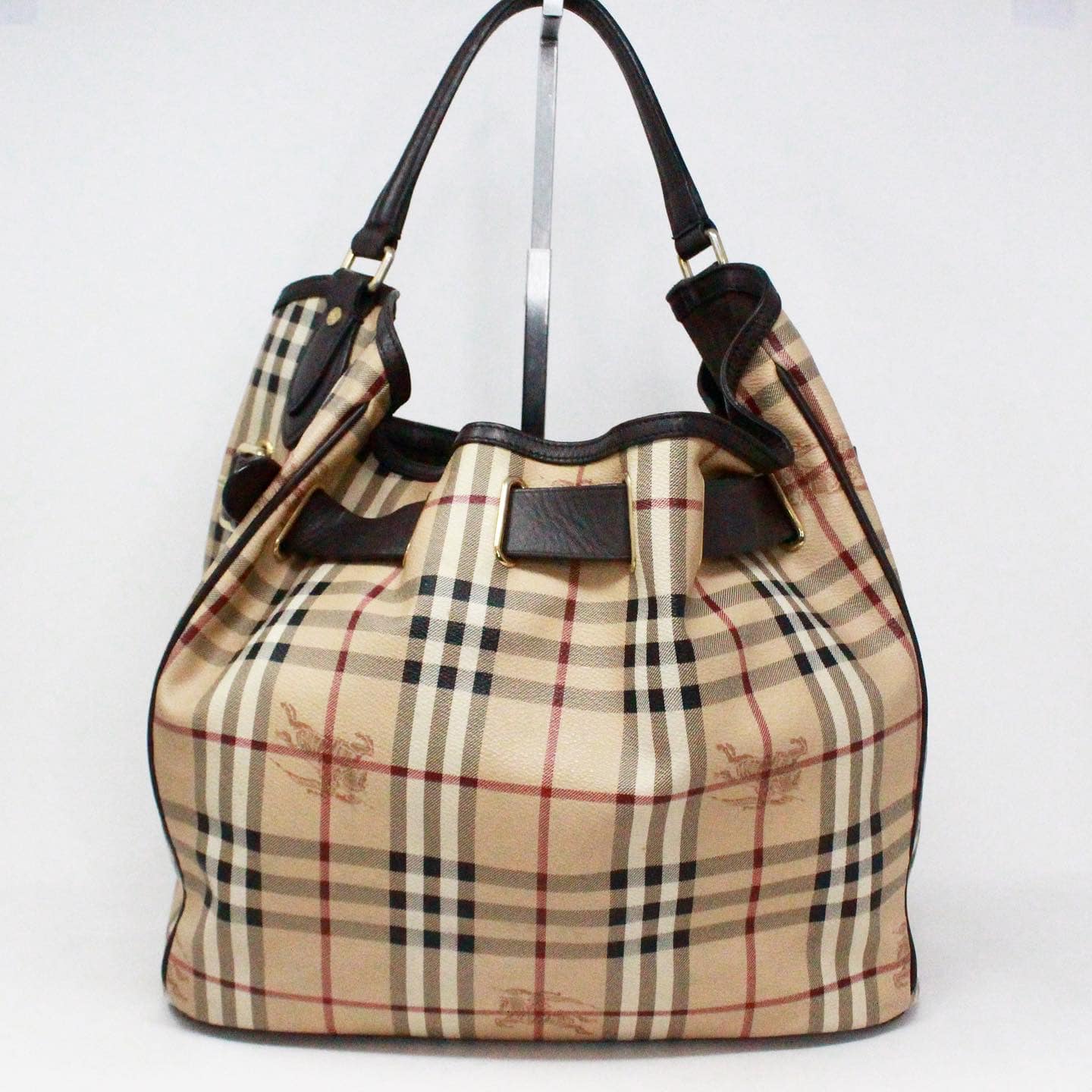 Burberry handbag sale is a renowned British luxury fashion house known for its timeless designs, quality craftsmanship, and distinctive check pattern.