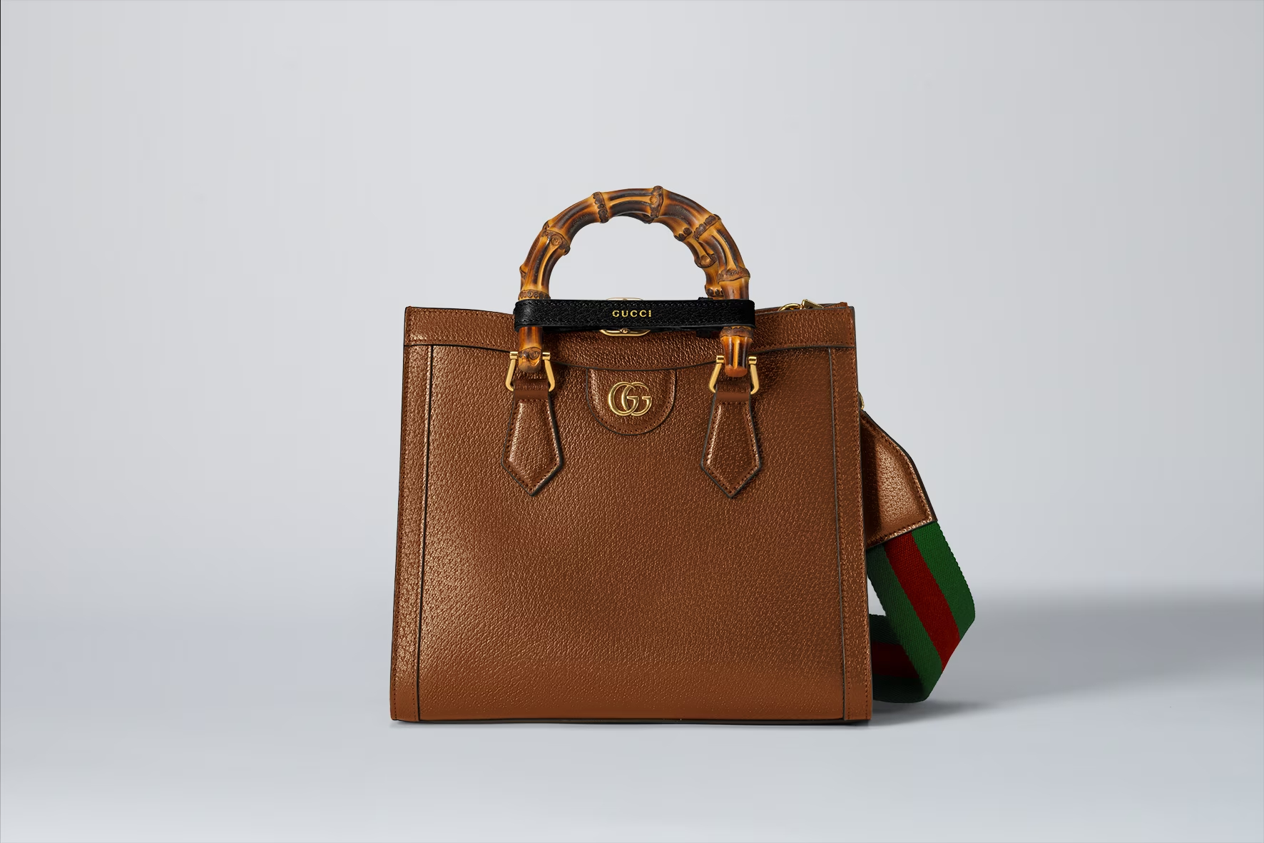 Gucci handbag sale is a renowned Italian luxury fashion brand known for its innovative designs, craftsmanship, and iconic style.