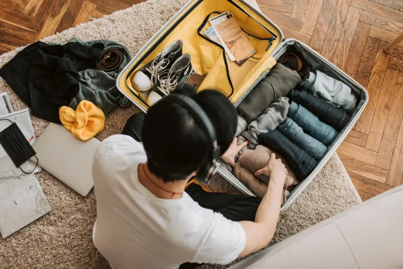 How to pack clothes in a suitcase? Packing clothes efficiently and effectively can make a significant difference in your travel experience.