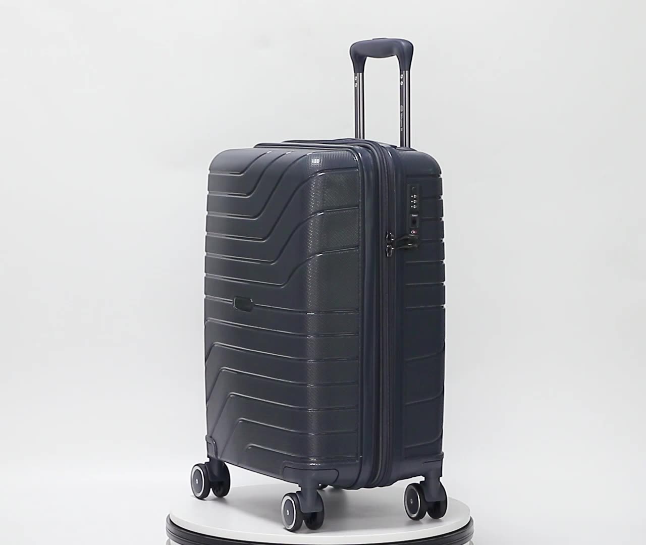 What size suitcase do i need? Selecting the right size suitcase is crucial for a seamless travel experience. Whether you're planning a weekend
