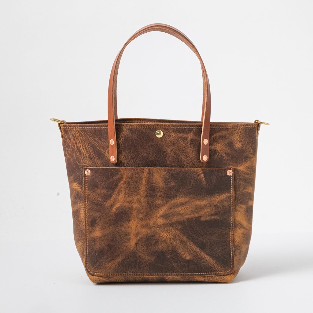 Women's travel tote