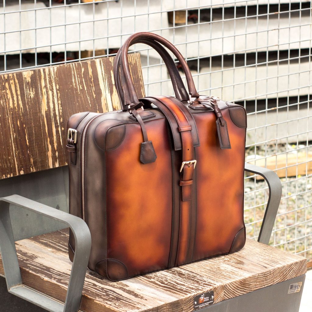 Travel tote leather