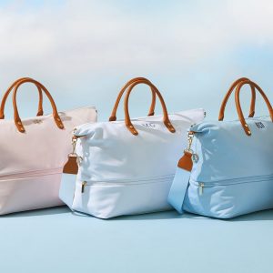 Women's travel tote