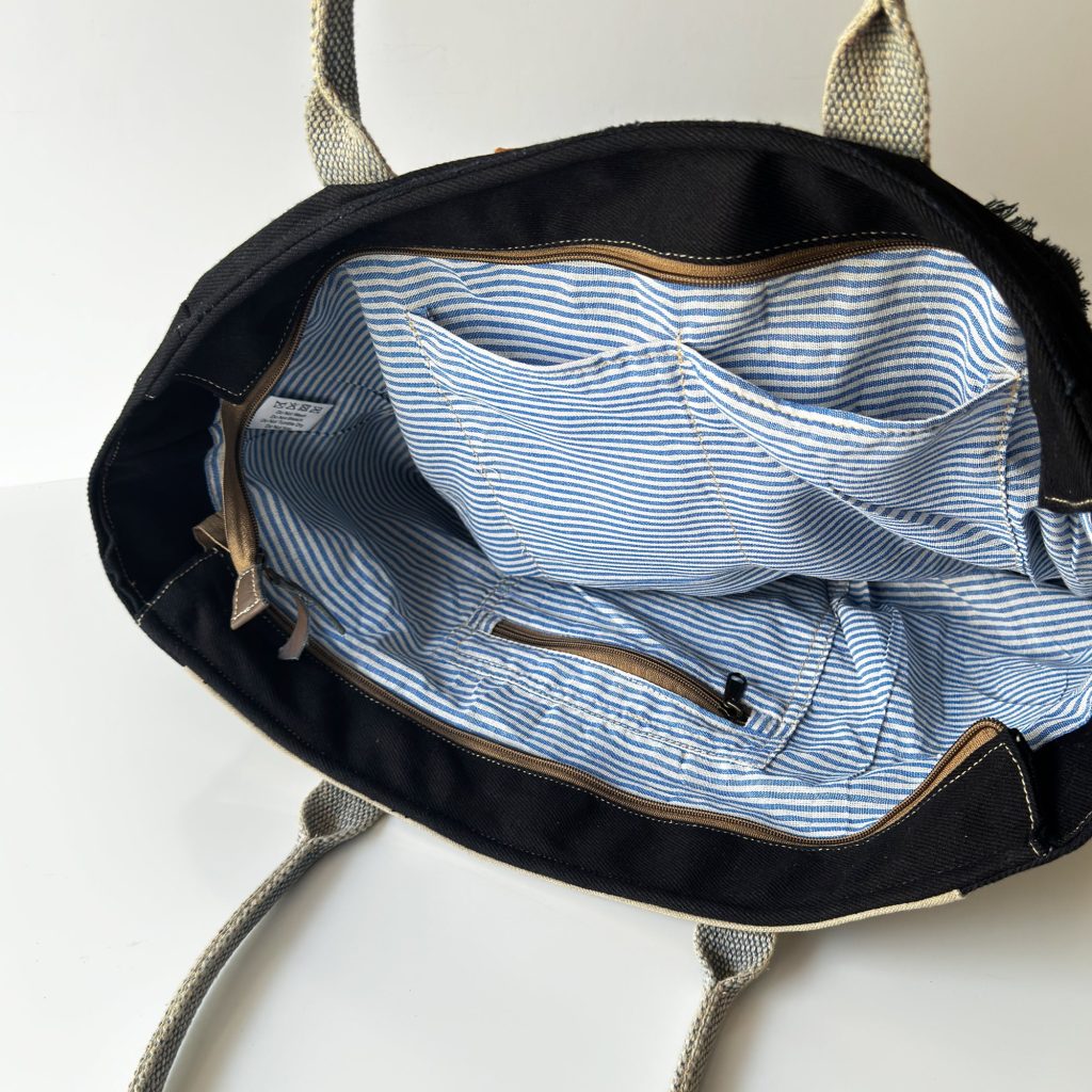 Zippered travel tote