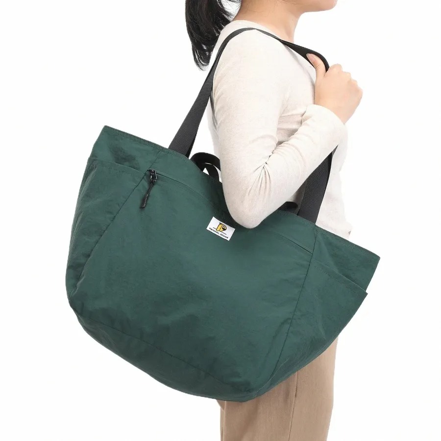 women’s travel tote bag